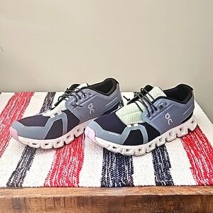 Womens On Cloud Shoes